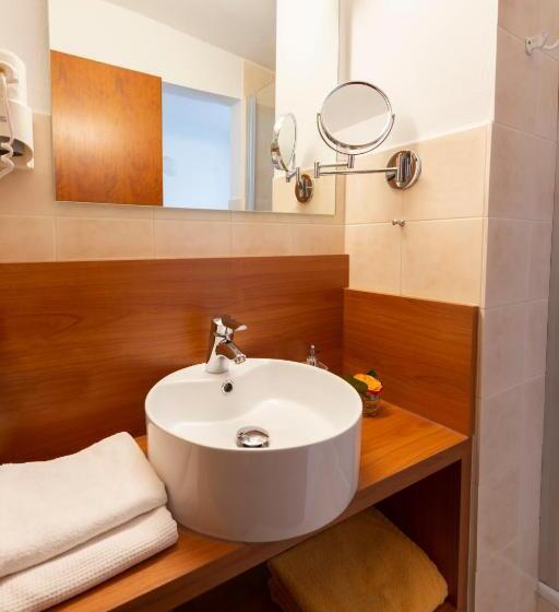 标准单人间, Cebulj