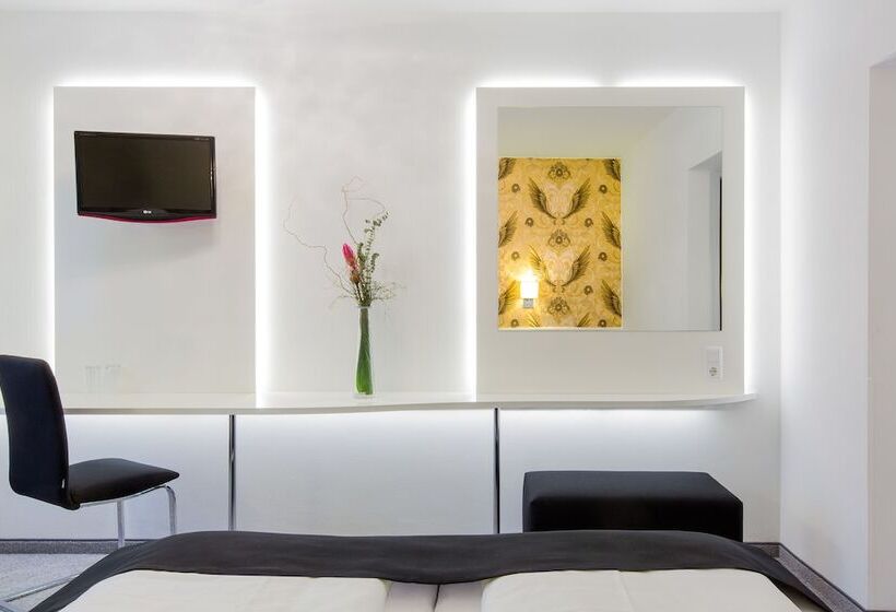 חדר דלוקס, Hellers Twenty Four Ii  24h Check In