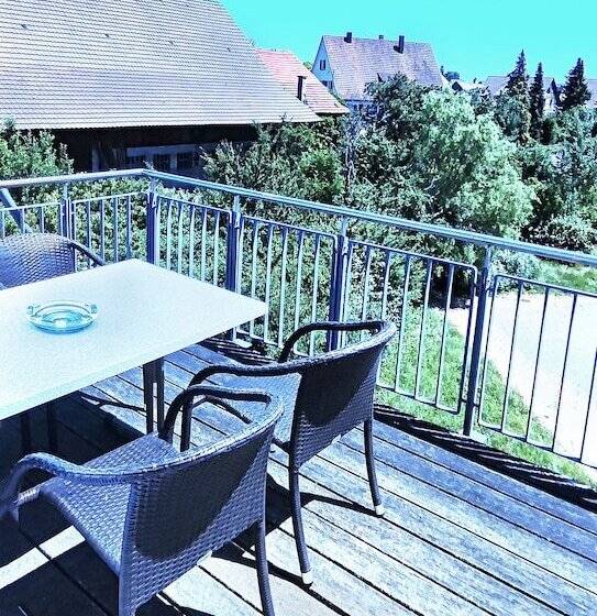 חדר משפחתי, Hellers Twenty Four Ii  24h Check In