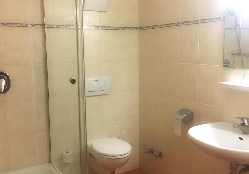 חדר סטנדרט יחיד, Hellers Twenty Four Ii  24h Check In