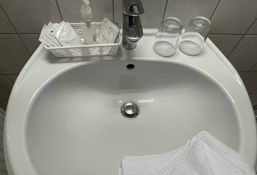 스탠다드 트리플 룸, Kolossos Düsseldorf   Neuss