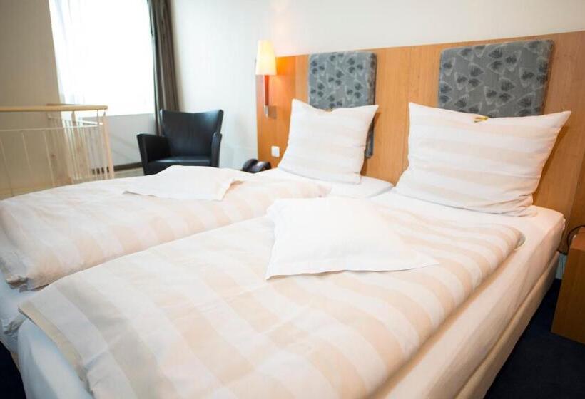 주니어 스위트, Straelener Hof