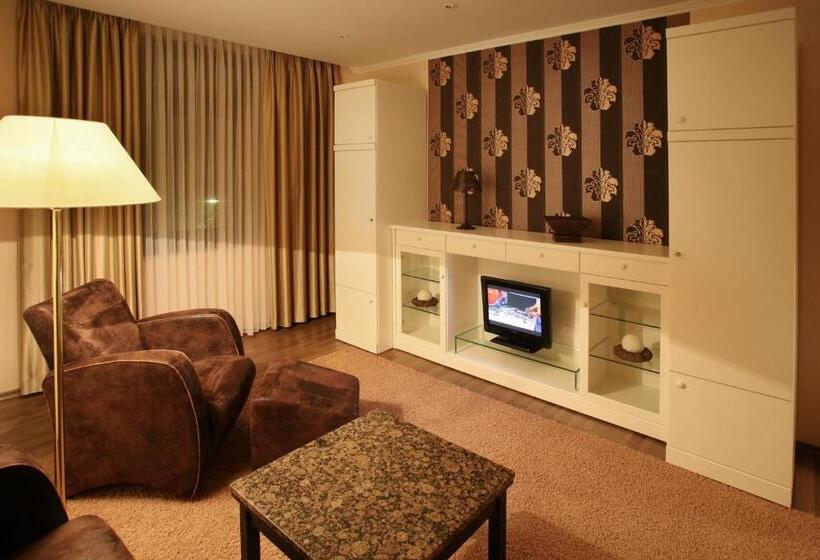 סוויטת ג'וניור, Waldecker Hof