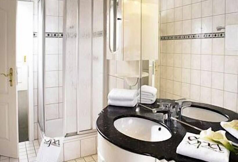 חדר קומפורט לשלושה, Waldecker Hof