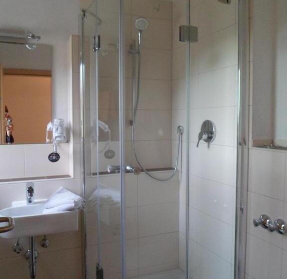 标准间, Berggasthaus Kraxenberger