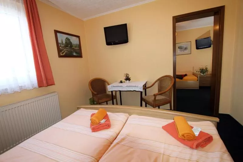 スタンダード４人部屋, Familienhotel Zur Linde