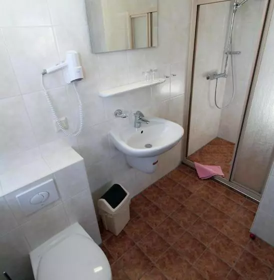 スタンダード４人部屋, Familienhotel Zur Linde