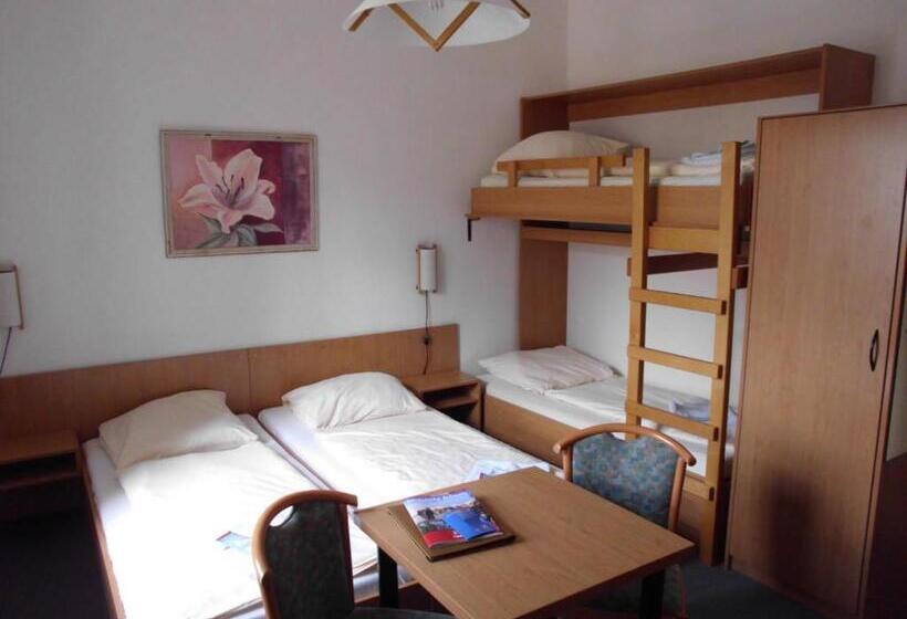 컴포트 트리플 룸, Burg Hohnstein