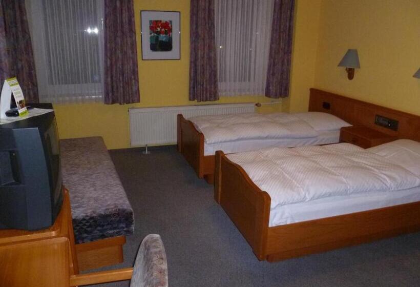 غرفة قياسية ثلاثية, Deutsche Eiche Northeim