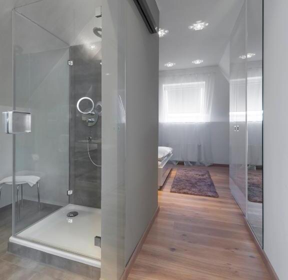 컴포트 룸, Domschenke