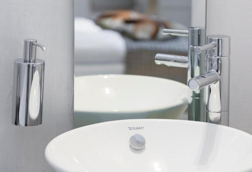 컴포트 룸, Domschenke