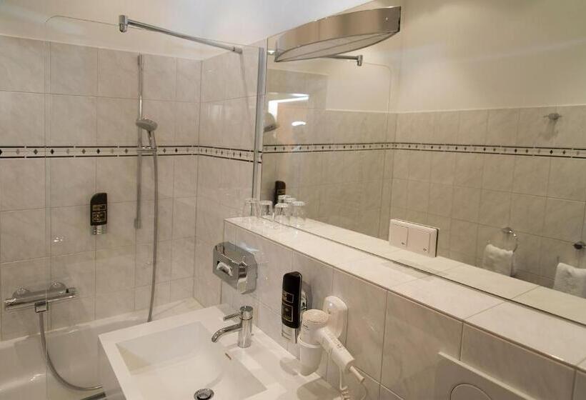 Номер Стандарт, Europa