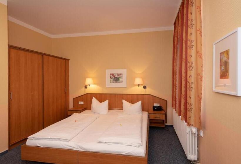 Номер Стандарт, Europa