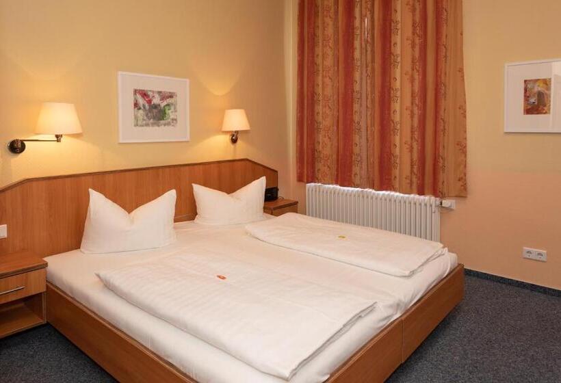 Номер Стандарт, Europa