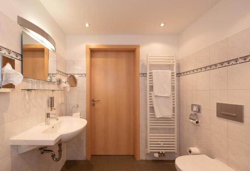 Номер Стандарт, Europa