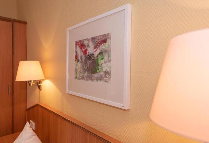 Номер Стандарт, Europa