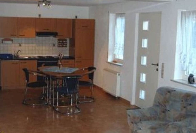 四人标准间, Grüner Hof