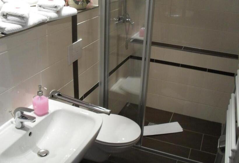 غرفة كومفورت, In Piazza