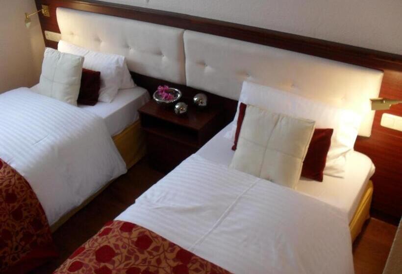 غرفة قياسية, In Piazza