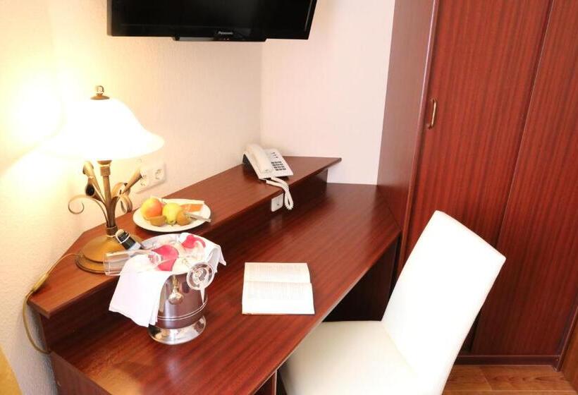 패밀리 룸, In Piazza