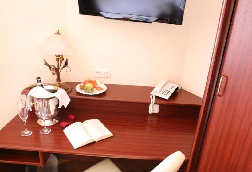 패밀리 룸, In Piazza