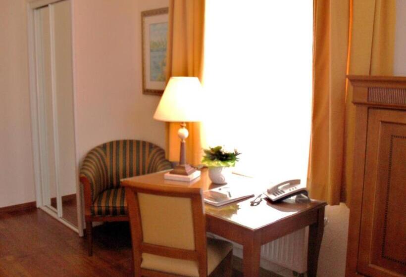 컴포트 싱글 룸, In Piazza