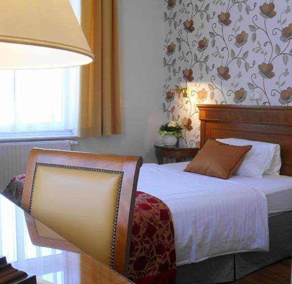 컴포트 싱글 룸, In Piazza