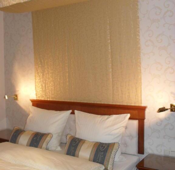 غرفة سوبيريور, In Piazza