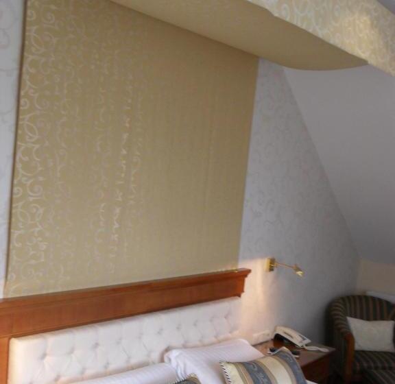 수피리어 룸, In Piazza