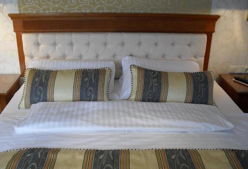 수피리어 룸, In Piazza