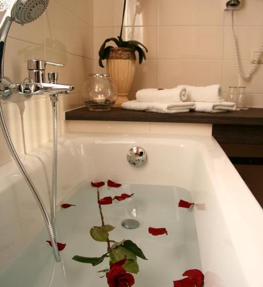 غرفة سوبيريور, In Piazza