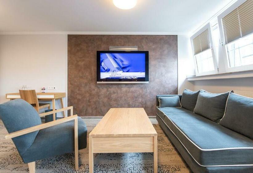 스탠다드 룸, Rats