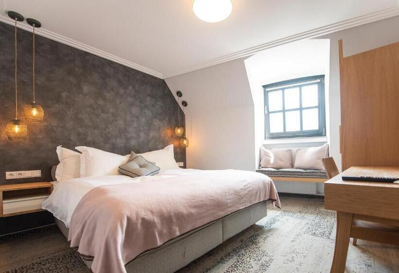 스탠다드 룸, Rats