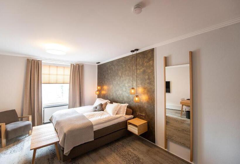 스탠다드 룸, Rats