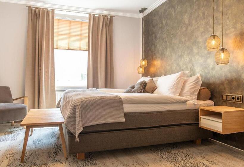 스탠다드 룸, Rats