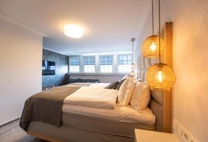 스탠다드 트리플 룸, Rats