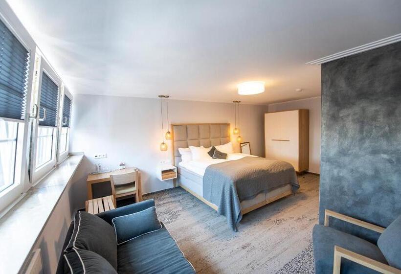 스탠다드 트리플 룸, Rats