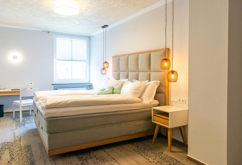 스탠다드 룸, Rats