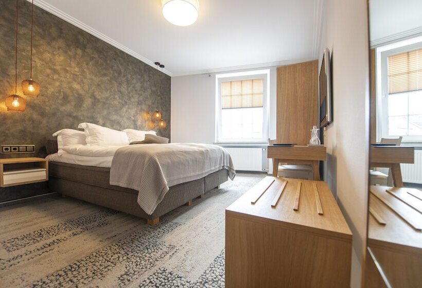 스탠다드 룸, Rats