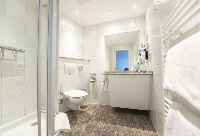 스탠다드 룸, Rats