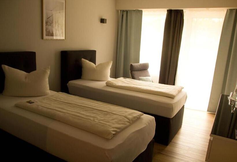 Номер Стандарт, Senator