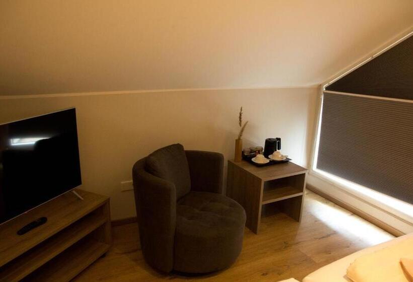 Номер Superior, Senator