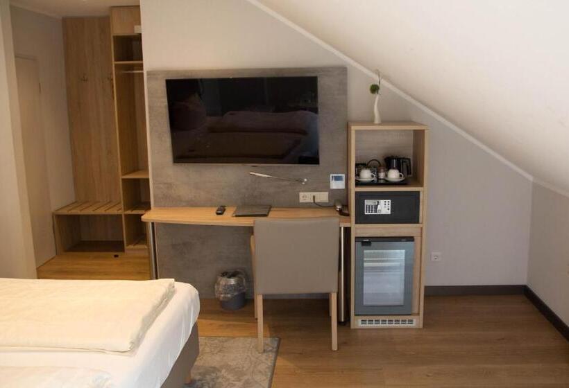 Номер Superior, Senator