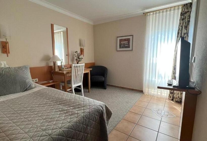 标准单人间, Victoria