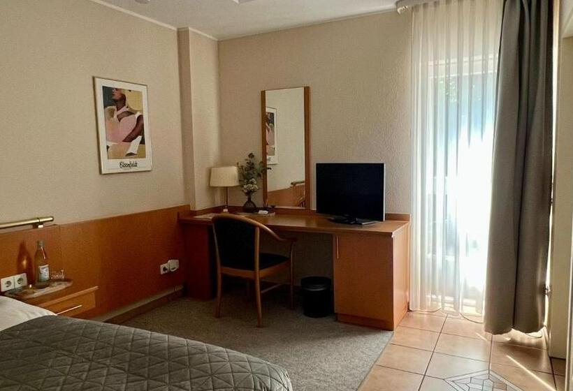 标准单人间, Victoria