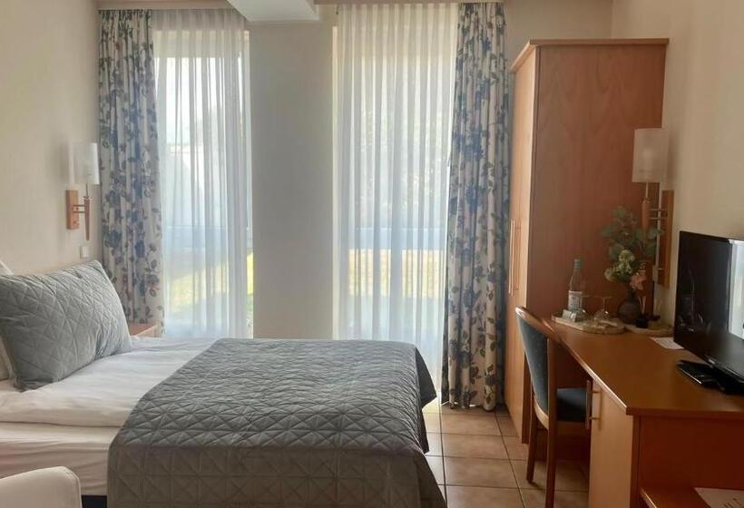 标准单人间, Victoria