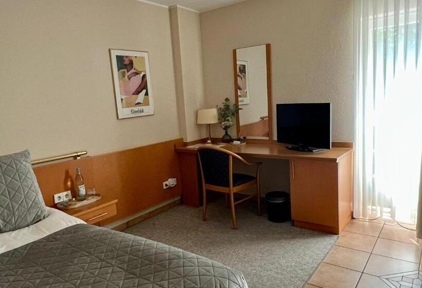 标准单人间, Victoria