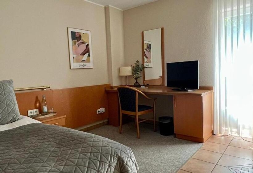 标准单人间, Victoria