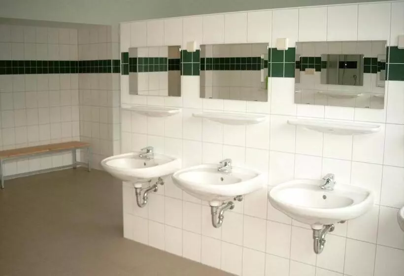 Standard Kolmen Hengen Huone Jaettu kylpyhuone, Internationales Gästehaus