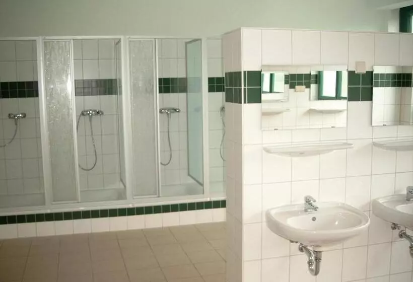 Standard Kolmen Hengen Huone Jaettu kylpyhuone, Internationales Gästehaus
